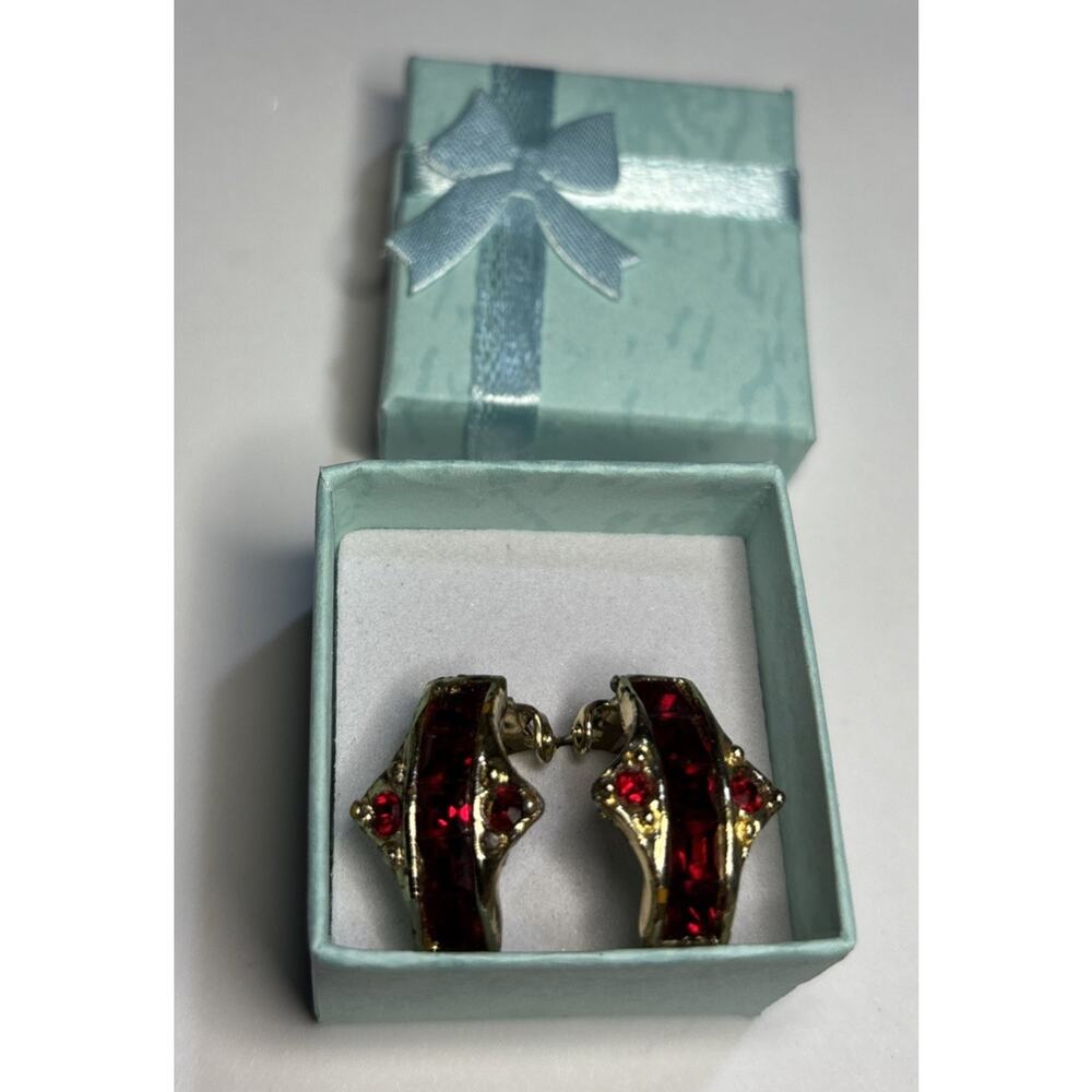 Red Rhinestone Clip On Earrings Gold Tone Geometric Art Deco Style - Picture 4 of 4